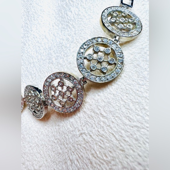 Handmade sterling silver bracelet with interlinking round medallions or discs - Picture 3 of 6